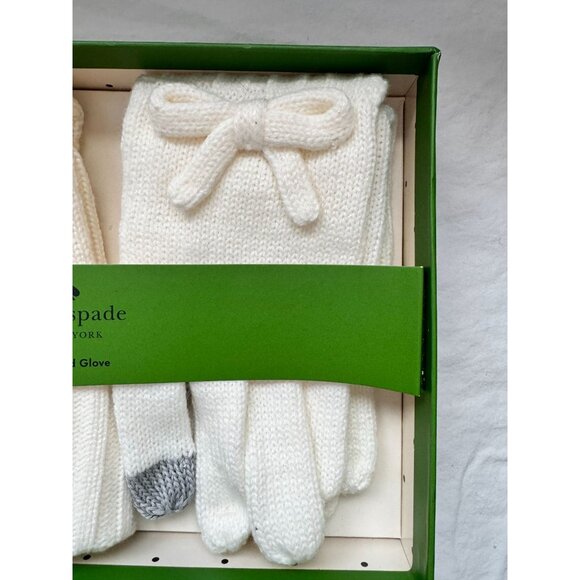 Kate Spade Cream Gloves and Mittens Set
New in box - Picture 4 of 5